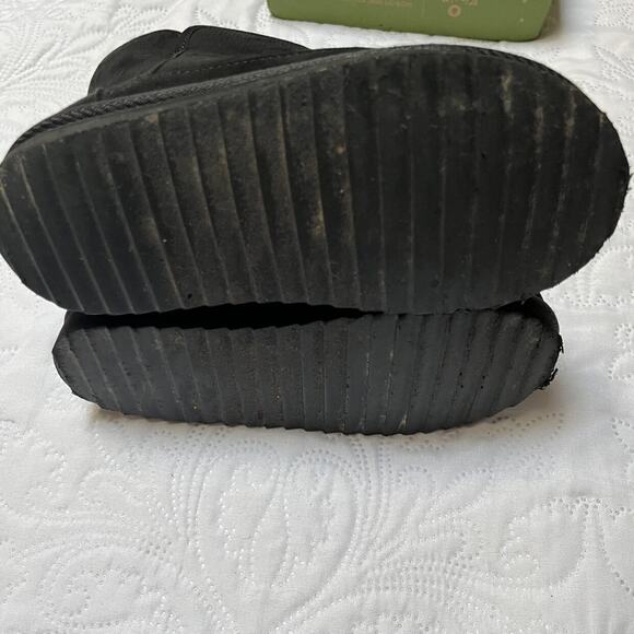 Old Navy Fuzzy Booties Size 12 - Picture 9 of 10